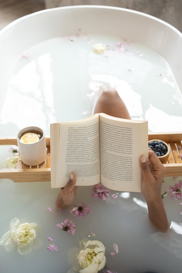 bath-relaxing-woman