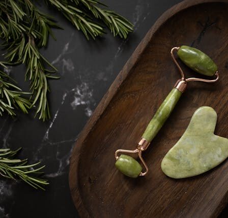 gua sha to skincare